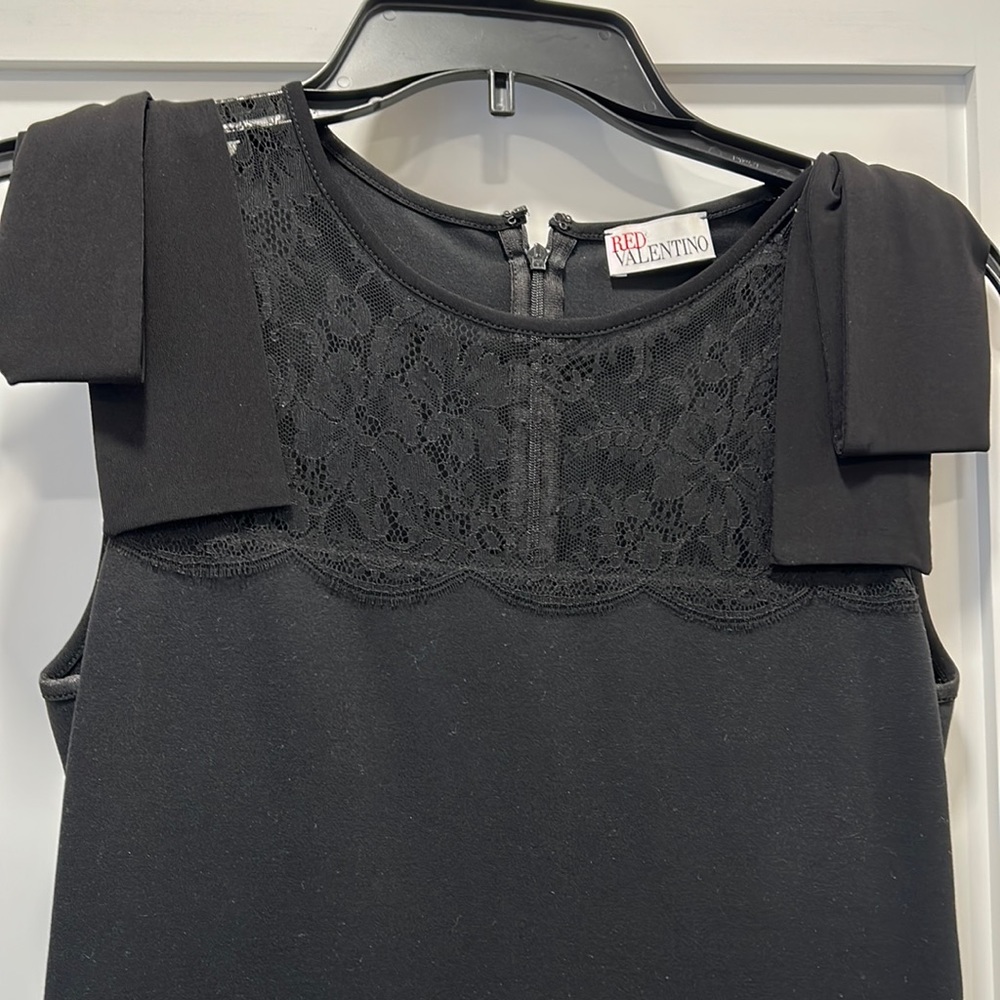 Red Valentino Black stretch dress. Excellent condition… wear once. Fits 4 or 6.